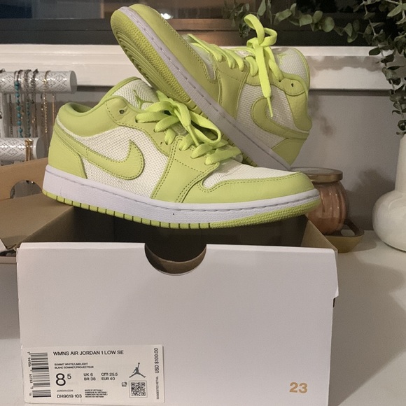 Womens Jordan 1 Low Limelight like new in box - Picture 2 of 6